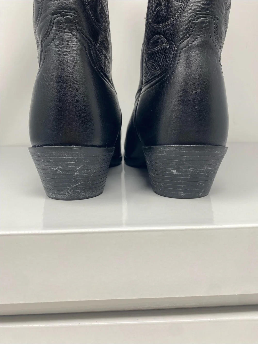 Ariat Sz 10B Black Embroidered Western Leather Heeled Boots - Picture 6 of 8